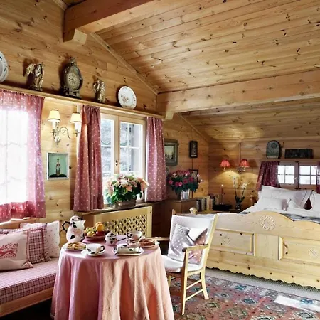 Hostel Corinntia Monatgi *